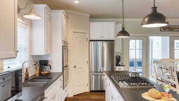 House (6 Bedrooms) | Interior