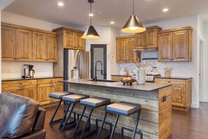 House (4 Bedrooms) | Interior