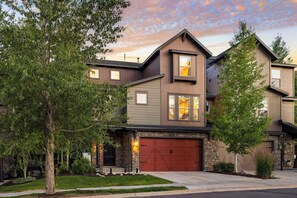 House (4 Bedrooms) | Front of property