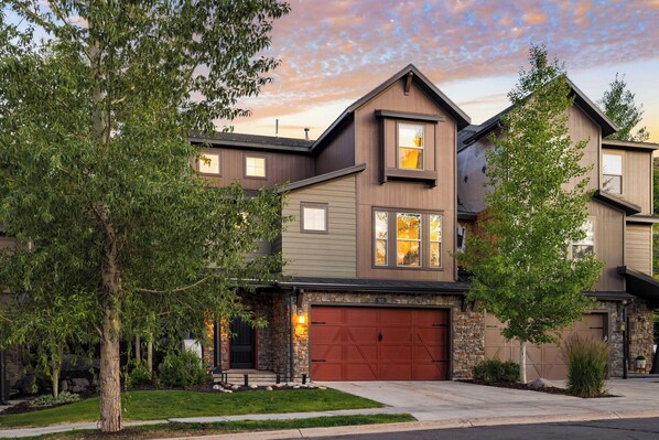 House (4 Bedrooms) | Front of property