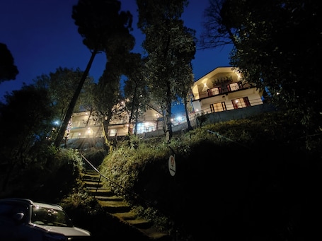 Exterior. DeerWood Cottages