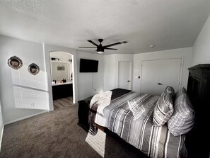 4 bedrooms, iron/ironing board, WiFi, bed sheets