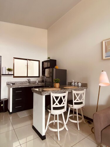 Charming 2-bedroom apartment in gorgeous Ciudad Quesada with WiFi, AC
