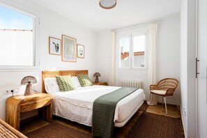 3 chambres, fer et planche à repasser, accès Internet, draps fournis