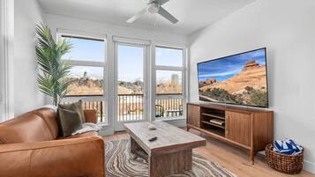 Una Smart TV, una chimenea
