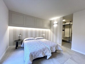 3 bedrooms, travel cot, free WiFi, bed sheets - Cosy apartment in villa for 8 guests with A/C, pool, WIFI, TV, terrace and pets allowed (Lignano Sabbiadoro)