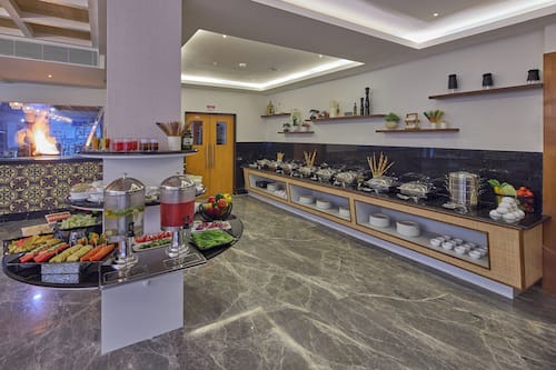 Daily buffet breakfast for a fee