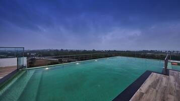 Pool auf dem Dach