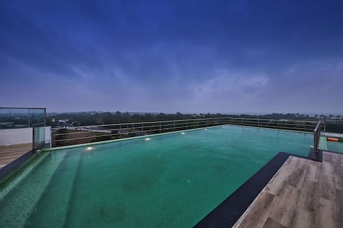 Rooftop pool