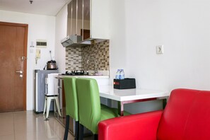 Living area - Great Location And Comfy 1Br Apartment Woodland Park Residence (Jakarta)