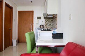 Living area - Great Location And Comfy 1Br Apartment Woodland Park Residence (Jakarta)