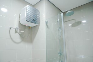 Dusche, Handtücher, Seife, Shampoo