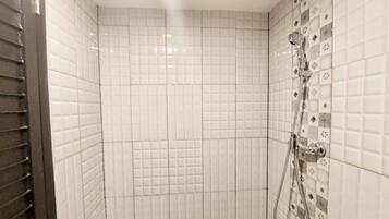 Departamento | Baño | Regadera, toallas, jabón, shampoo