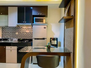 Private kitchen - Homey 2Br At Gp Plaza Apartment (Jakarta)