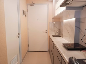 Studio | Private kitchen | Full-size fridge, stovetop, rice cooker