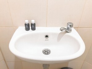スタジオ | バスルーム | シャワー、タオル、石鹸、シャンプー
