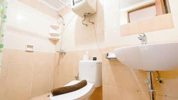 Apartemen | Kamar mandi | Shower, handuk, sabun, dan sampo