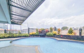 Kolam renang terbuka 