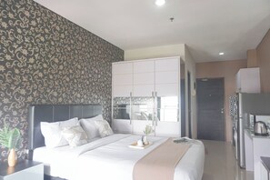 Interior - Minimalist And Relaxing Studio Room At Tamansari Semanggi Apartment (Jakarta)