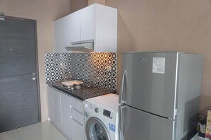 Studio | Private kitchen - Minimalist And Relaxing Studio Room At Tamansari Semanggi Apartment (Jakarta)