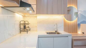 Studio | Yksityinen keittiö | Täysikokoinen jääkaappi, liesi, riisinkeitin