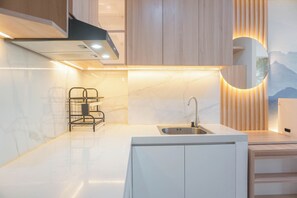 Studio | Private kitchen | Full-size fridge, stovetop, rice cooker