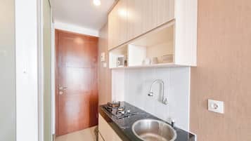 Studio | Private kitchen | Full-sized fridge, stovetop, rice cooker