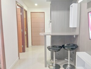 Apartment | In-room dining - Spacious 1Br With Working Room At Vida View Makassar Aparment (Makassar)