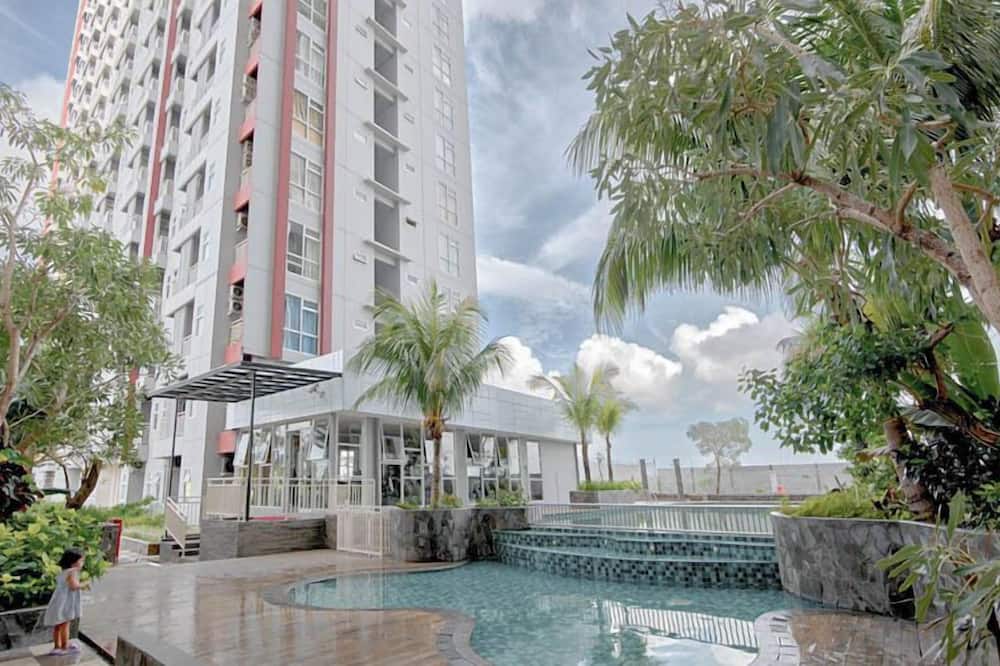 Spacious 1Br With Working Room At Vida View Makassar Aparment