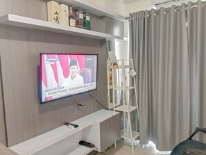 Apartment | Living area - Spacious 1Br With Working Room At Vida View Makassar Aparment (Makassar)