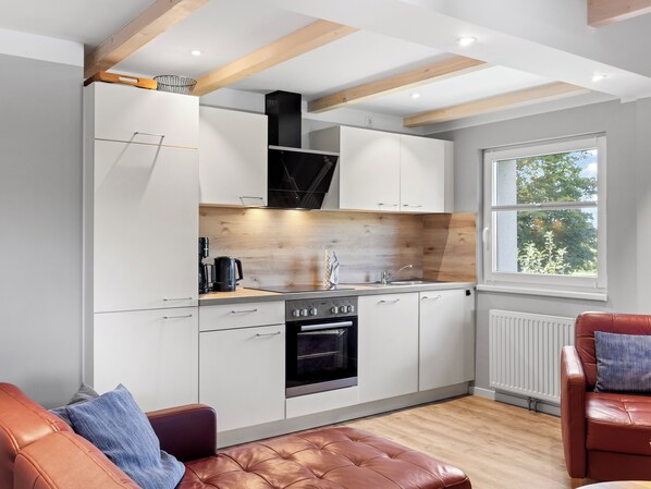 Køleskab, ovn, kogeplade, opvaskemaskine