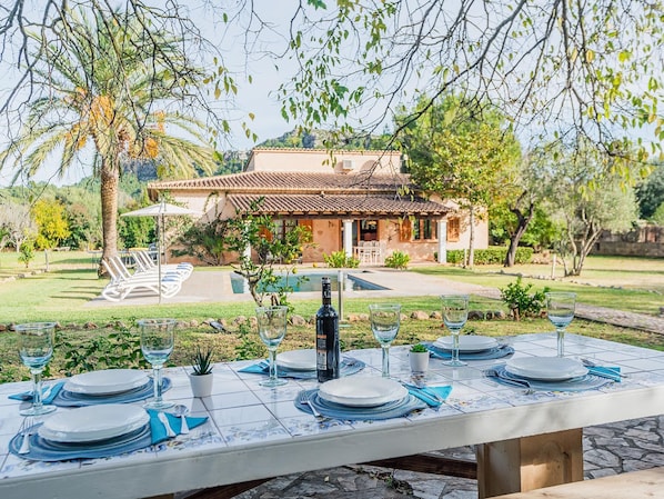 Outdoor dining - Cuixac d'en Vallori by Sunvillas Mallorca (Pollença)