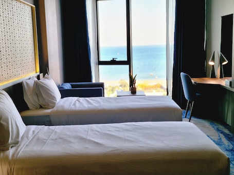 Grand Twin Room, Sea View | 1 bedroom, minibar, in-room safe, desk