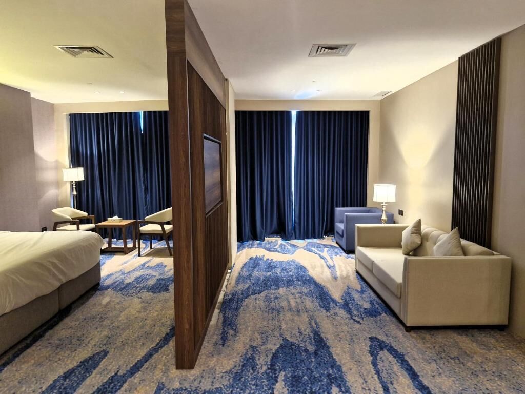 King Suite with Jacuzzi, City View. | Bathroom