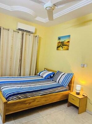 2 chambres, fer et planche à repasser, Wi-Fi, draps fournis