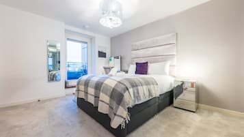 2 bedrooms, iron/ironing board, internet, bed sheets