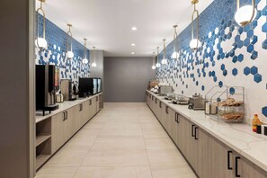 Colazione self-service inclusa, servita tutte le mattine 