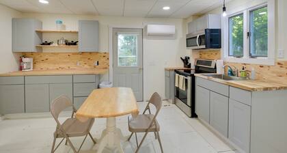 Walk to Harbor: Pet-Friendly Apt in Sorrento!