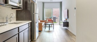 12 Mi to Lake Mead: Serene Henderson Hideaway!