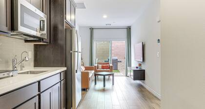 12 Mi to Lake Mead: Serene Henderson Hideaway!