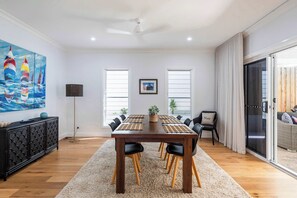 Dining - Driftwood - Oceanstays (Yamba)