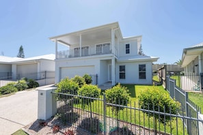 Exterior - Driftwood - Oceanstays (Yamba)
