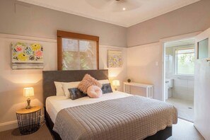 4 bedrooms, WiFi, bed sheets
