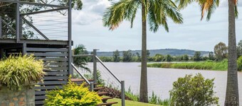 Clarence River Retreat - Oceanstays - Farmstay & Jetty