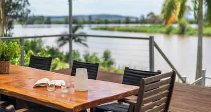 Clarence River Retreat - Oceanstays - Farmstay & Jetty