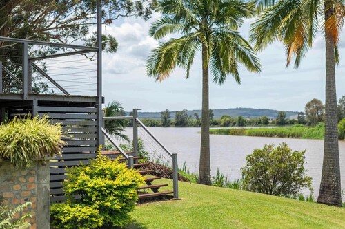 Clarence River Retreat - Oceanstays - Farmstay & Jetty