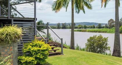 Clarence River Retreat - Oceanstays - Farmstay & Jetty