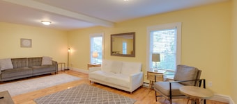 Walk to Sorrento Town Dock: Pet-Friendly Apartment