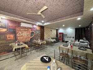 Restaurant - Hotel Delhi Aerocity Inn (New Delhi)