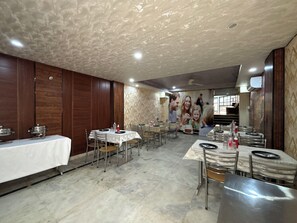 Restaurant - Hotel Delhi Aerocity Inn (New Delhi)
